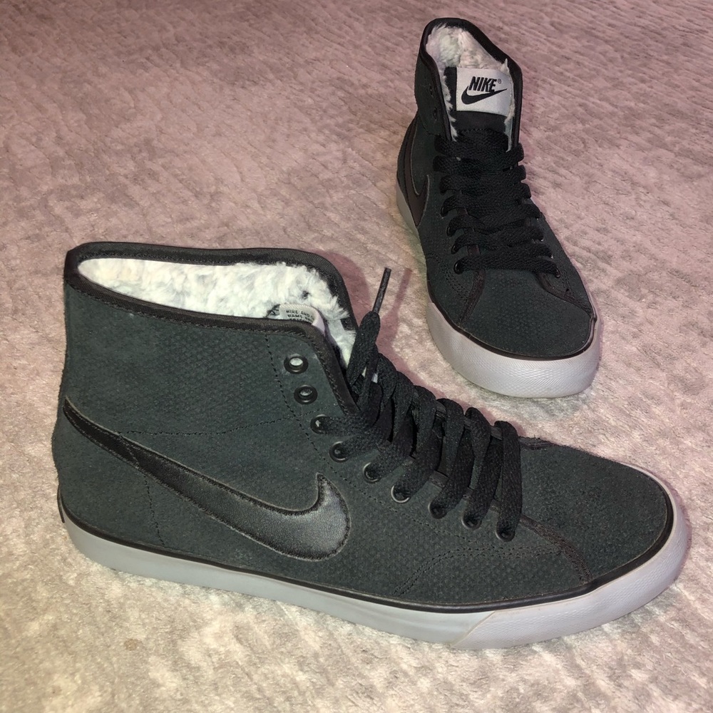 Nike Women9s Black High-Top Athletic Sneakers